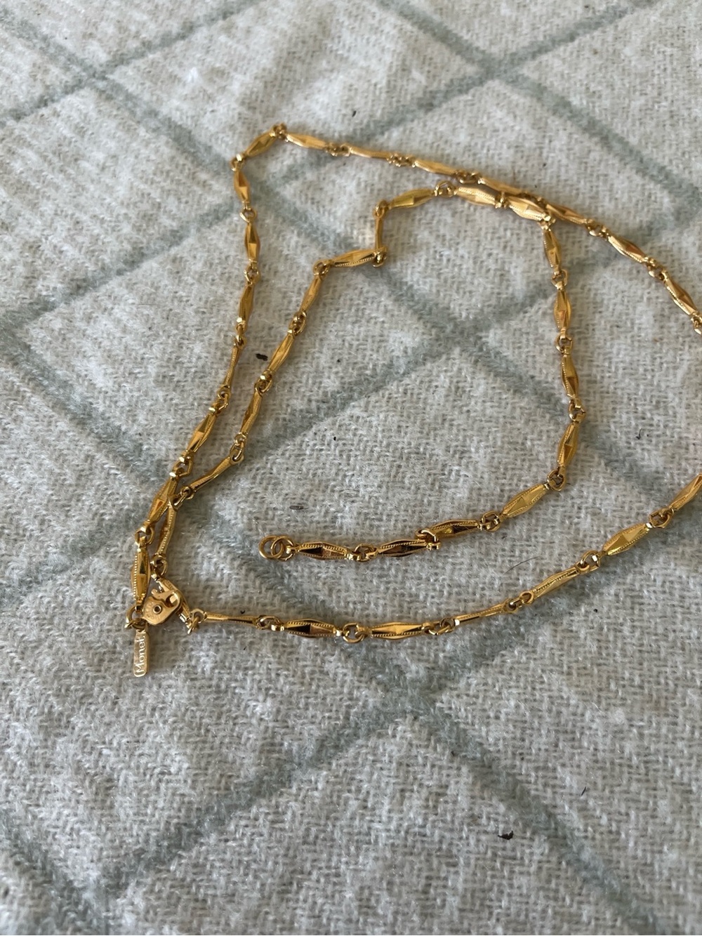 Vintage Monet Gold Tone Women’s Decorative Link Necklace 28 inches.